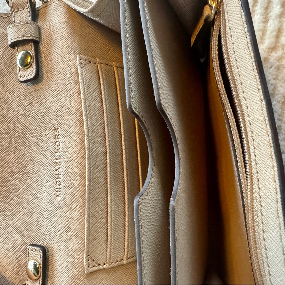 MICHAEL Michael Kors Daniela Saffiano Leather Crossbody Bag Small Nude Tan Gold - Picture 5 of 5